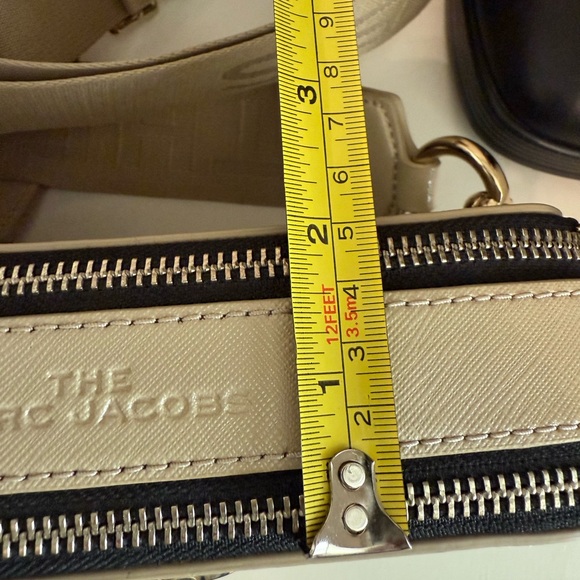 Marc Jacobs Beige Crossbody Bag with Gold Accents - Picture 13 of 15
